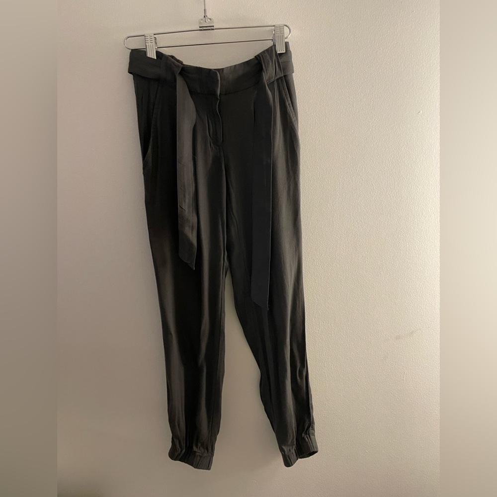 Low rise cuffed trousers with belt